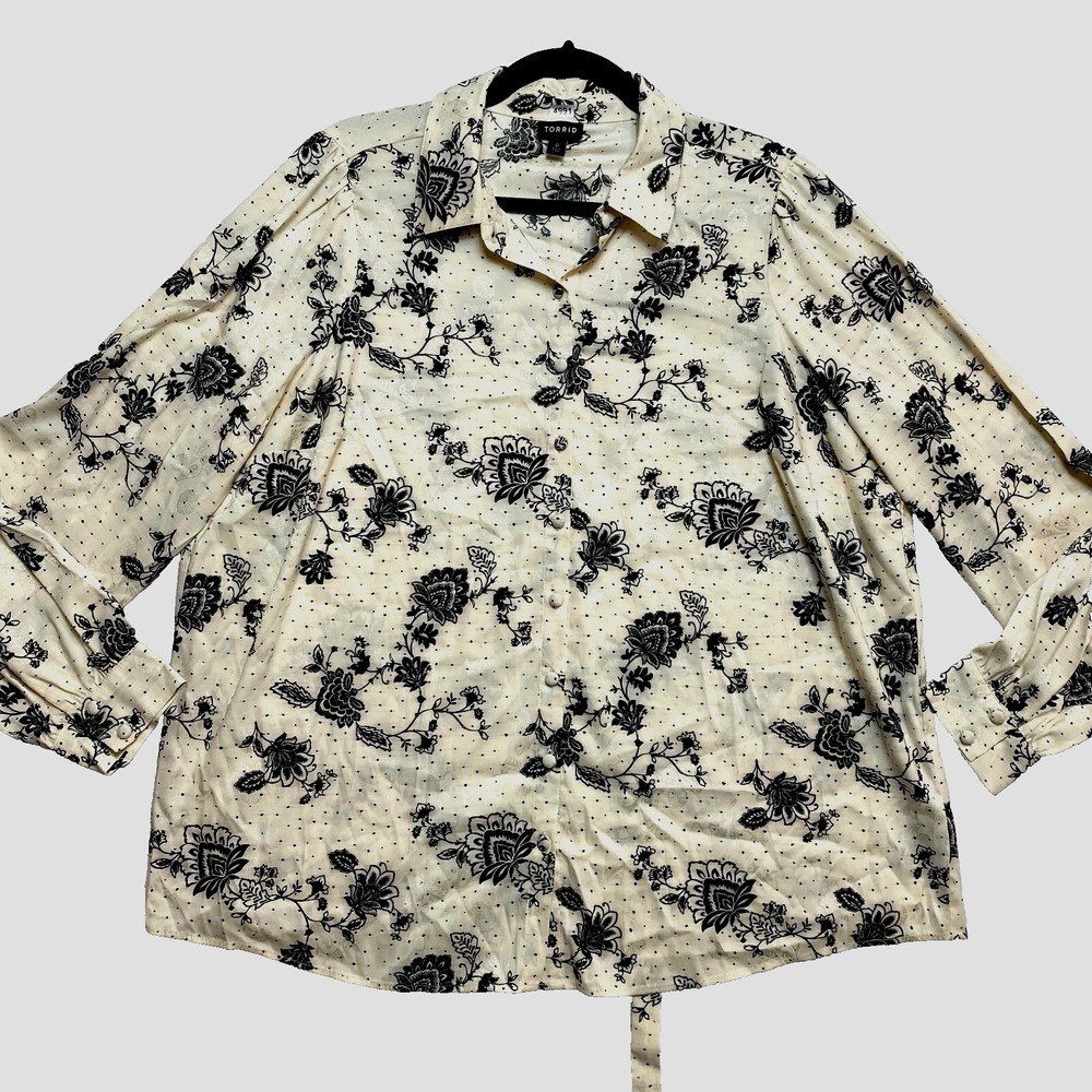 Torrid Blouse Womens 0X Ivory Long Sleeve Madison Satin Jacquard Button Up $55